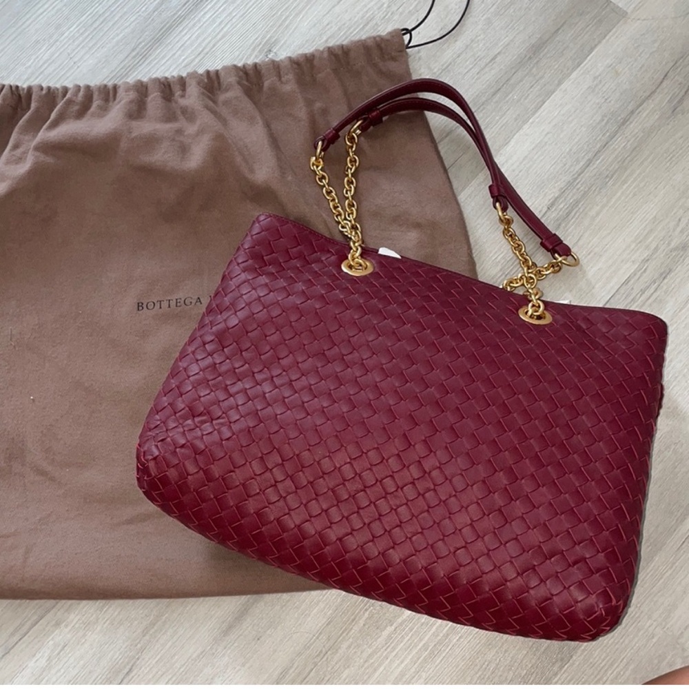 Bottega Veneta Burgundy bag with gold chain strap
